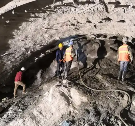 丛台拱顶带模注浆料的施工流程及注意事项